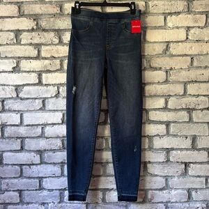 NWT’s $128 Spanx Distressed Denim Legging Medium Wash Size M